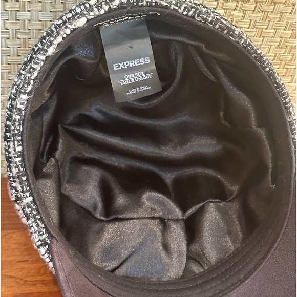 🌟HP🌟2010 Express Black & White Bouclé Cadet Hat - Picture 8 of 10